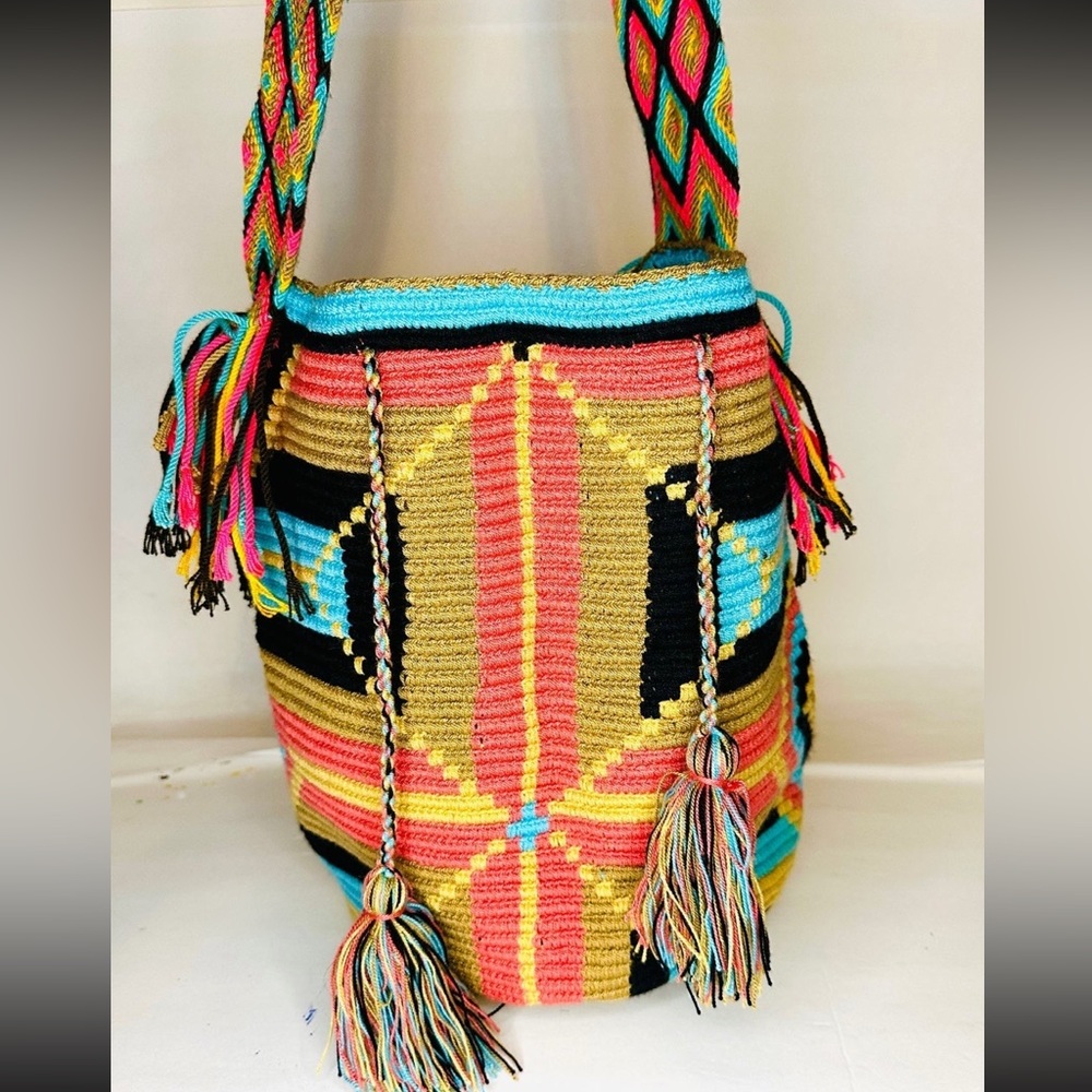 Wayuu bucket bag / purchased in Colombia
